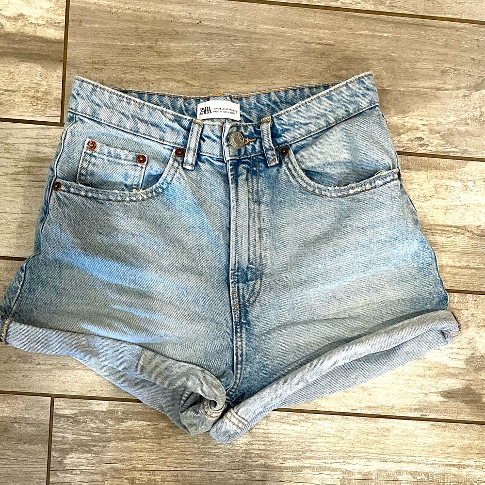 Zara Lightwash High Waisted Jean Shorts Sz 4